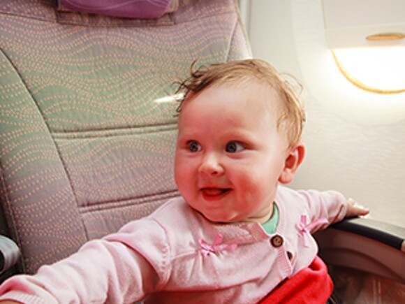 Viajar en avión con tu bebé