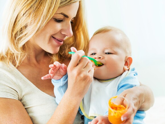 ¿Está listo tu hijo para iniciar los alimentos suaves?