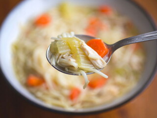 Sopa de vegetales y fideos