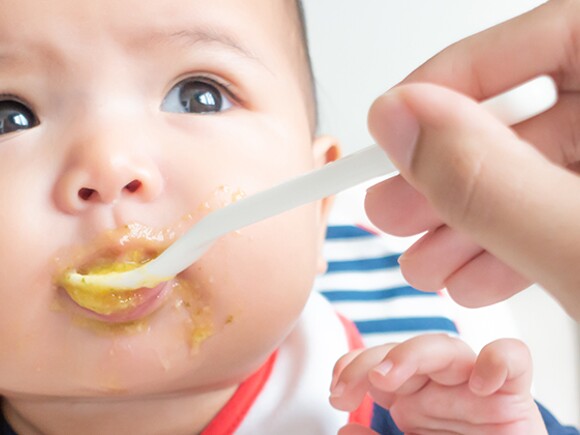 ¿Estás incorporando los primeros alimentos en la dieta de tu bebé? Prepárate con este práctico kit.